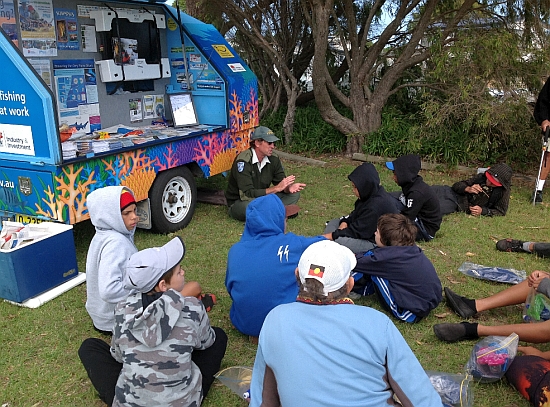 inline_645_https://yaffa-cdn.s3.amazonaws.com/fishing/images/dmImage/SourceImage/Cops & Koori kids 550 2.jpg