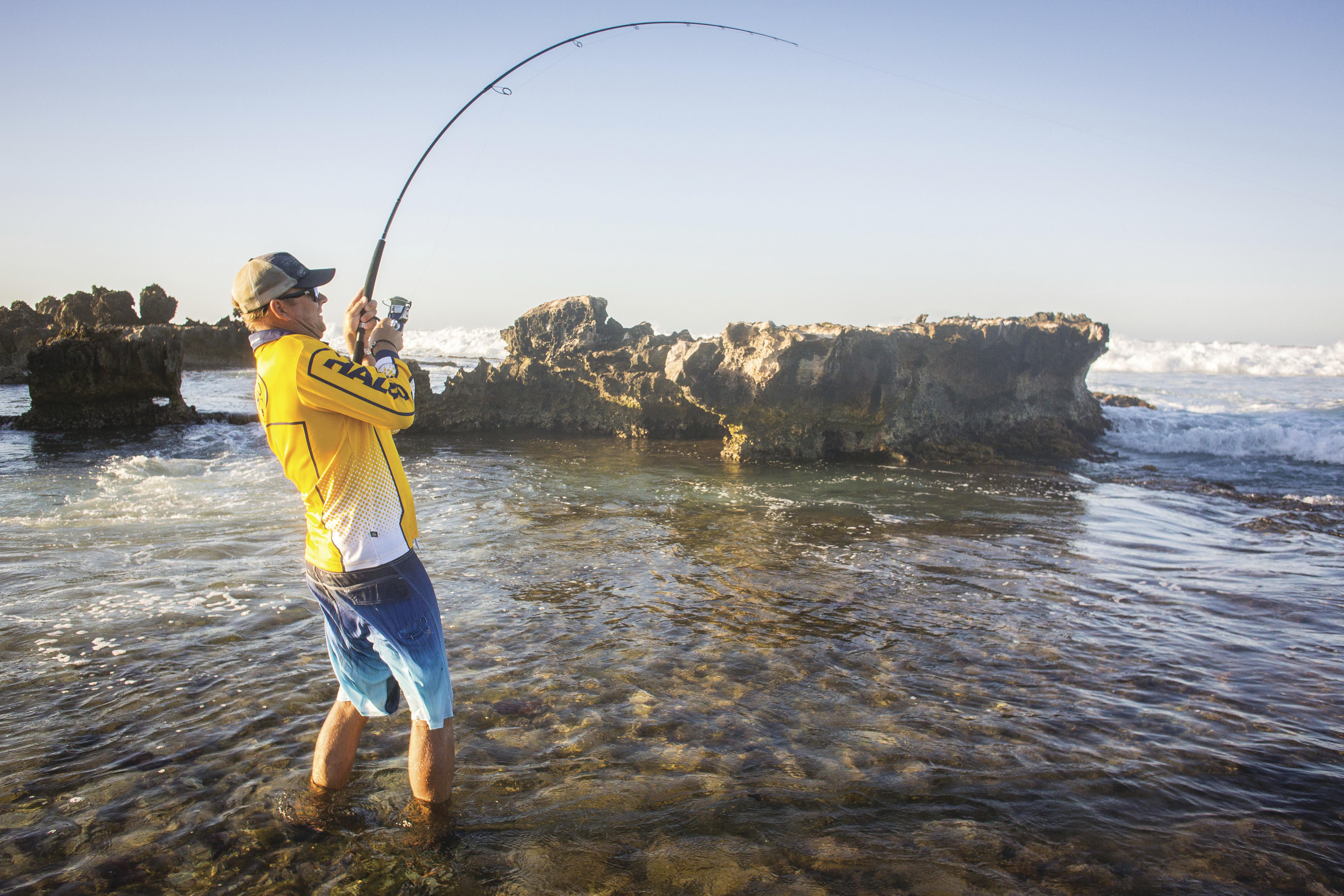 Surf & Pier Fishing: The Gear, Tips, and Techniques to Get Started (Spiral)