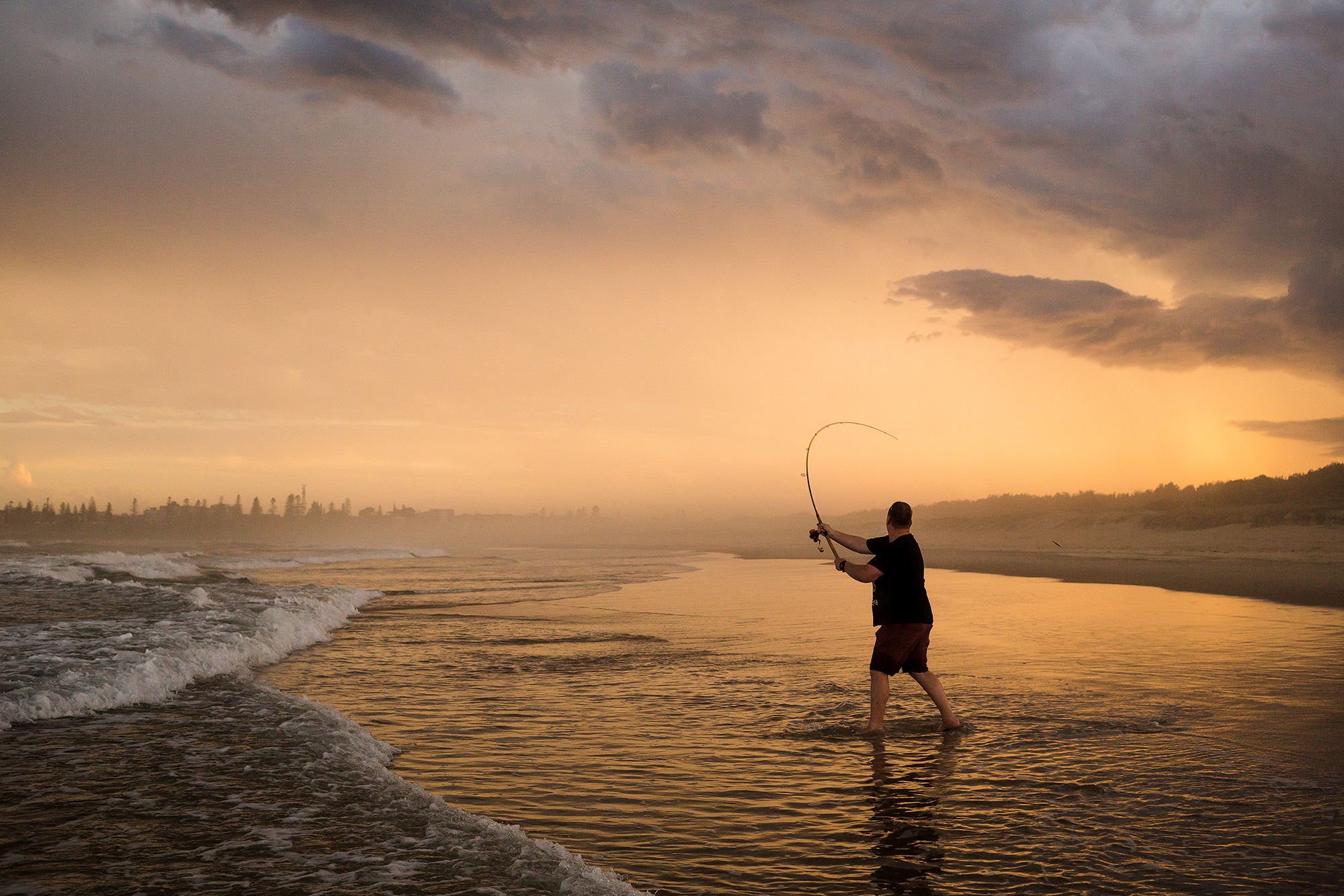 Lure fishing the beach - Fishing World Australia