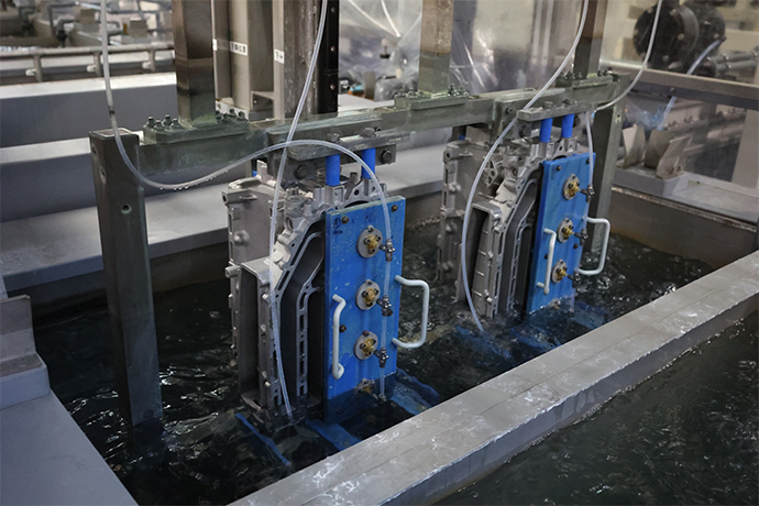 Suzuki develops corrosion-resistant anodising treatment on outboard motor components